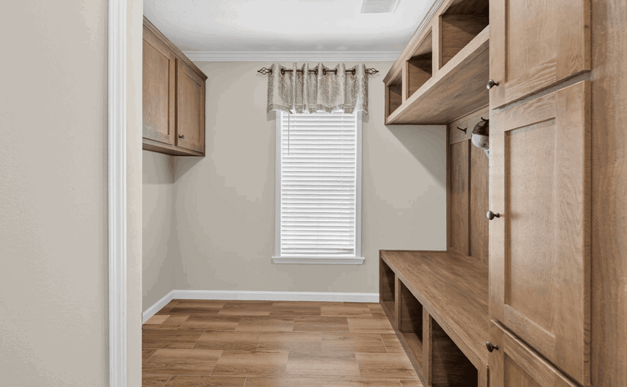 Kb-3251 odessa interior home features