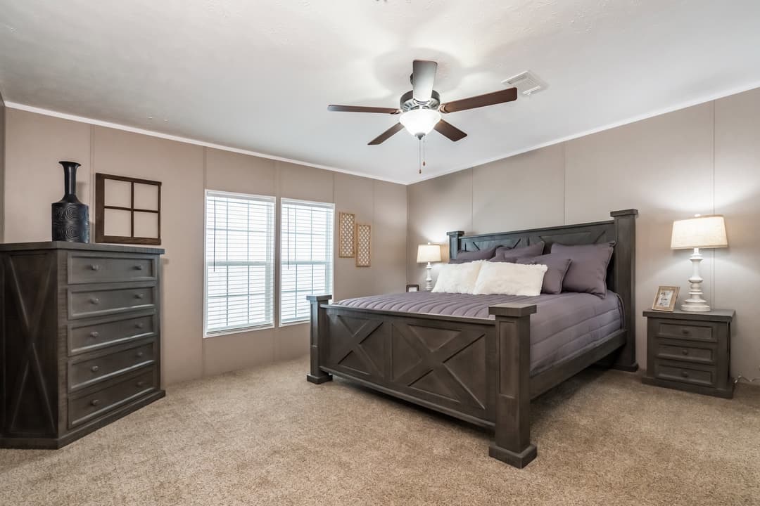 Md-44-32 housecat bedroom home features