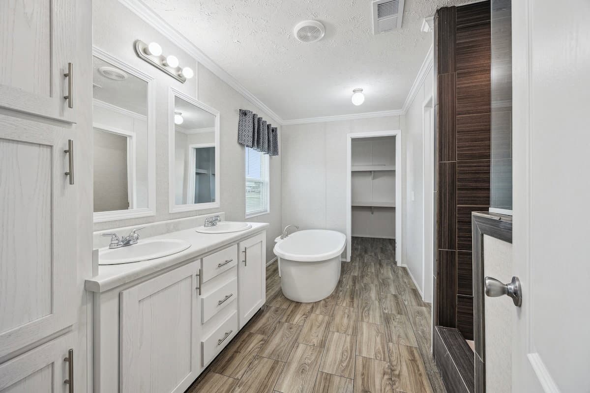 Md-10-32 lynnox bathroom home features