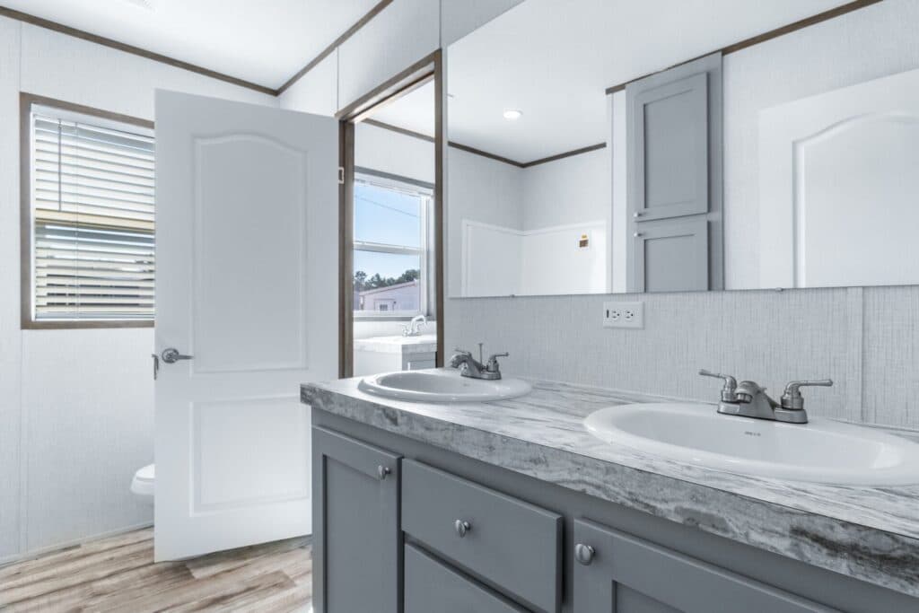 Hogan bathroom home features