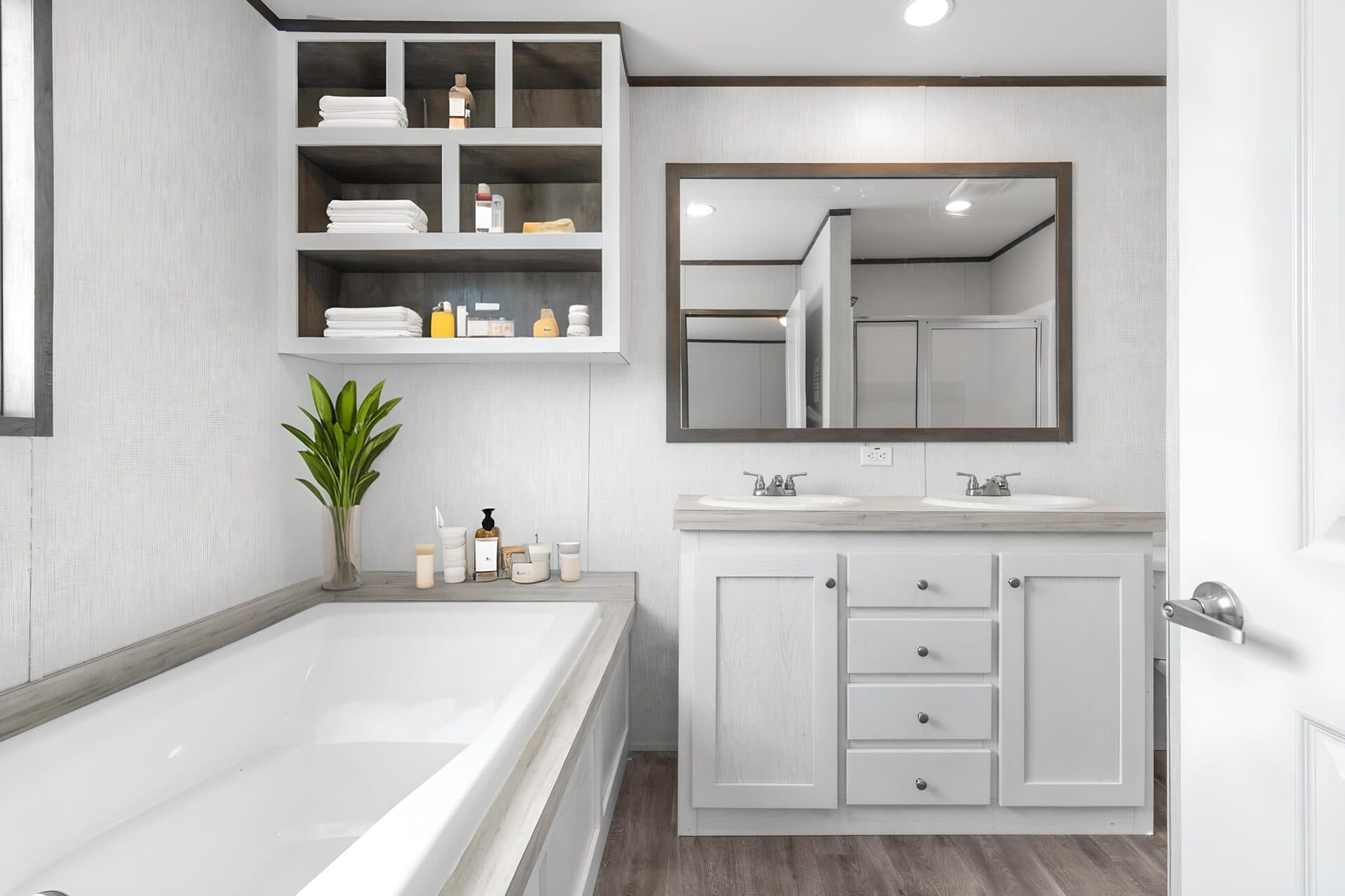 The lincoln bathroom home features