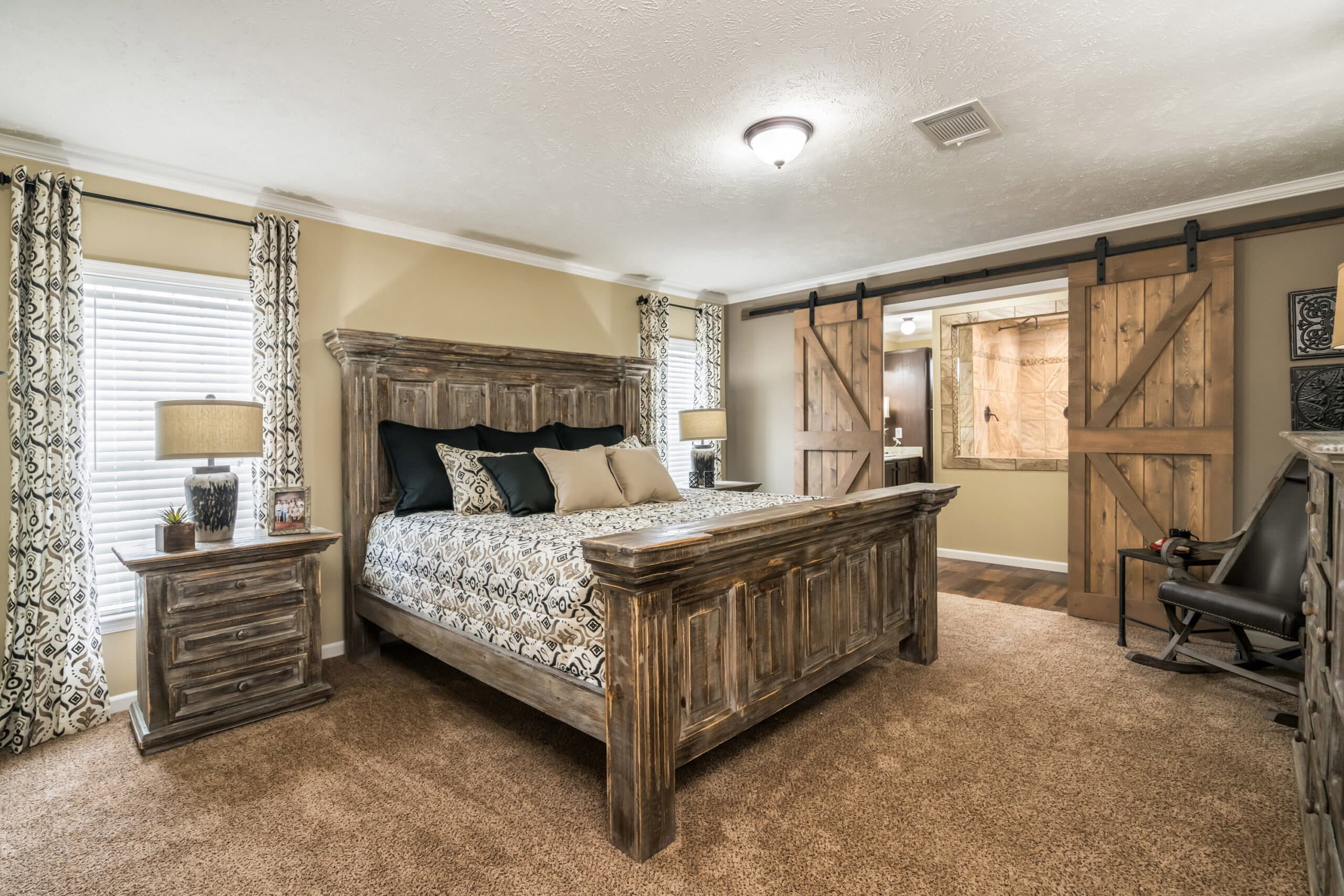 Kb-3241 bedroom home features