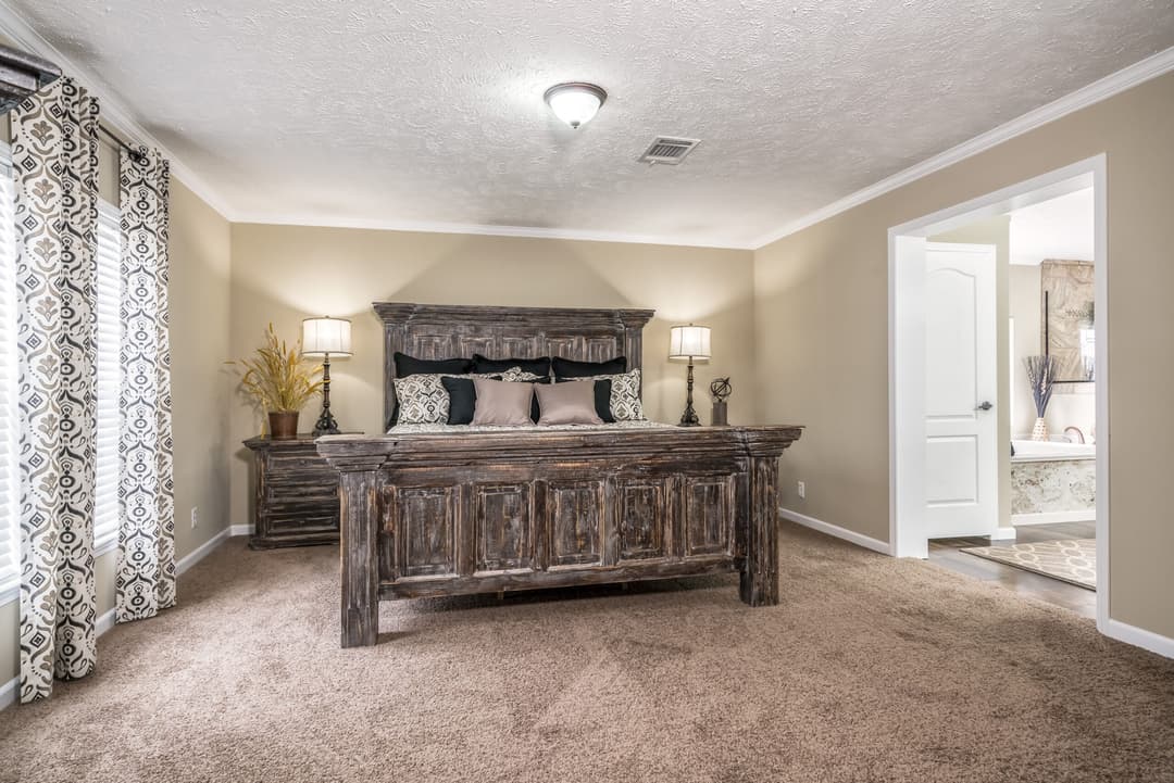 Kb-3242 bedroom home features