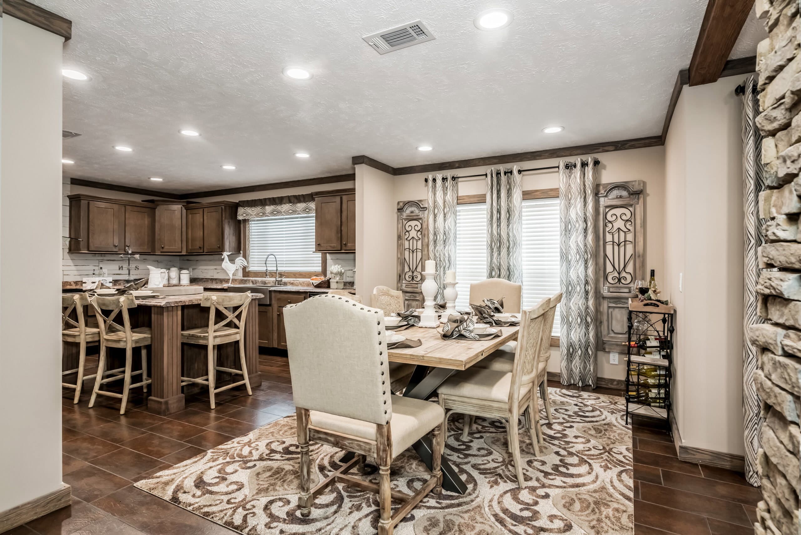 Kb-3243 interior home features