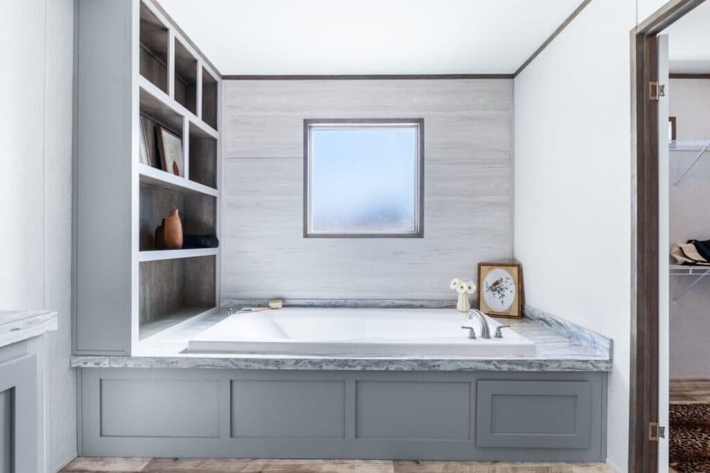 Hogan bathroom home features