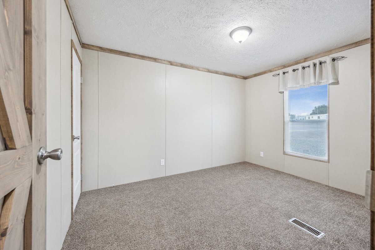 Md-26 rawhide bedroom home features