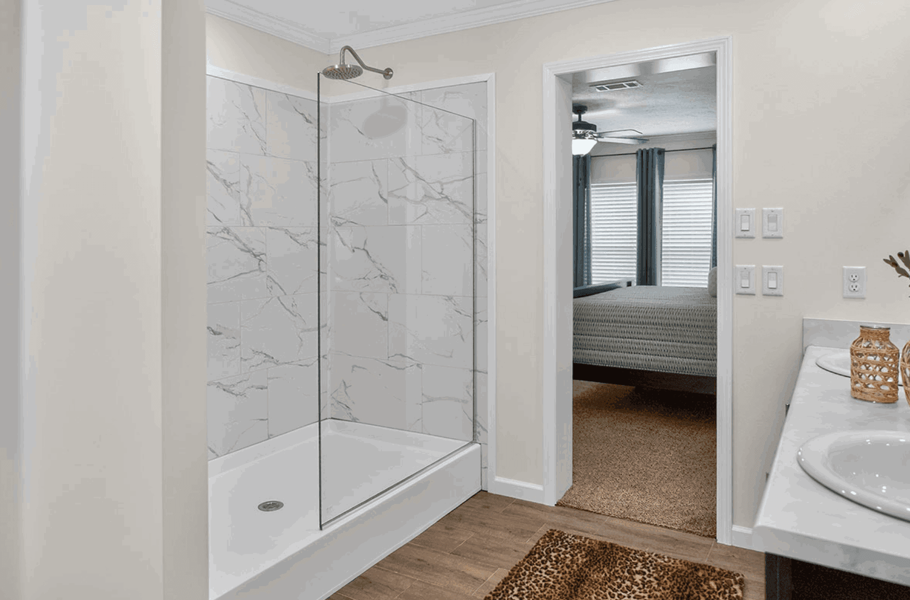 Md-66-32 midland bathroom home features