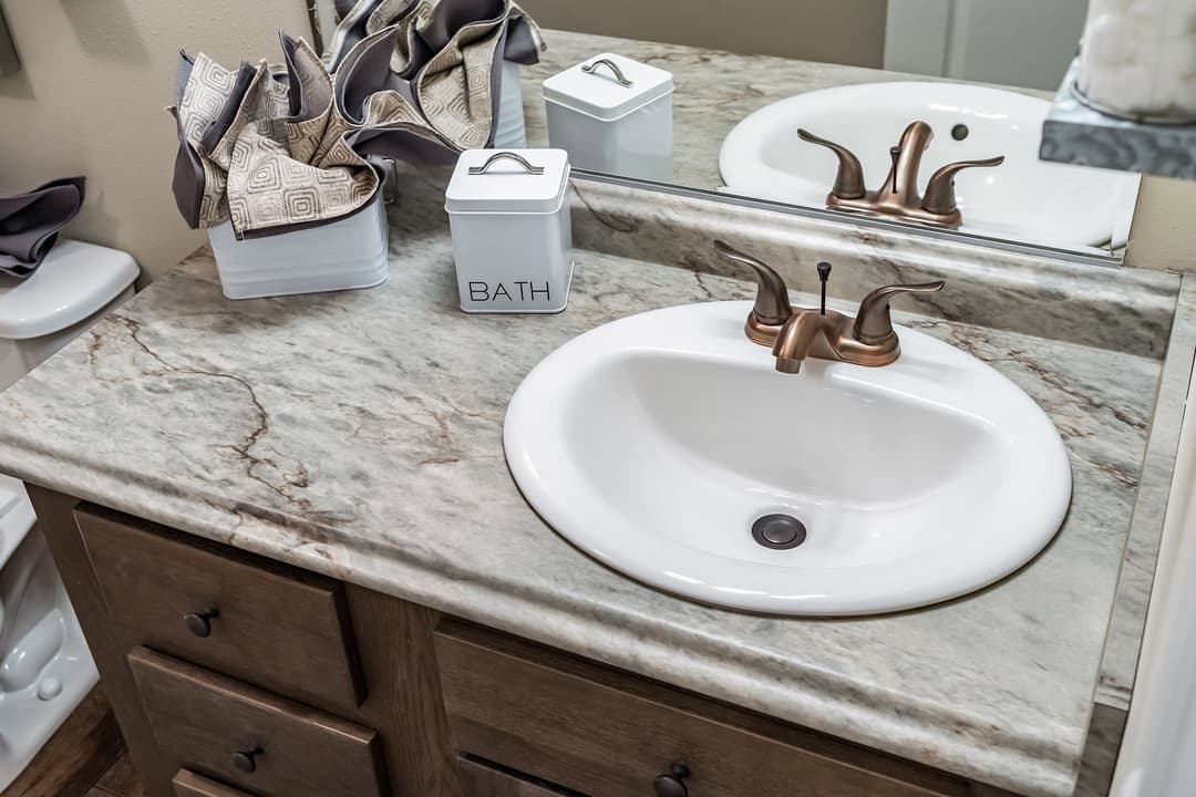 Kb-3245 tiger kat bathroom home features