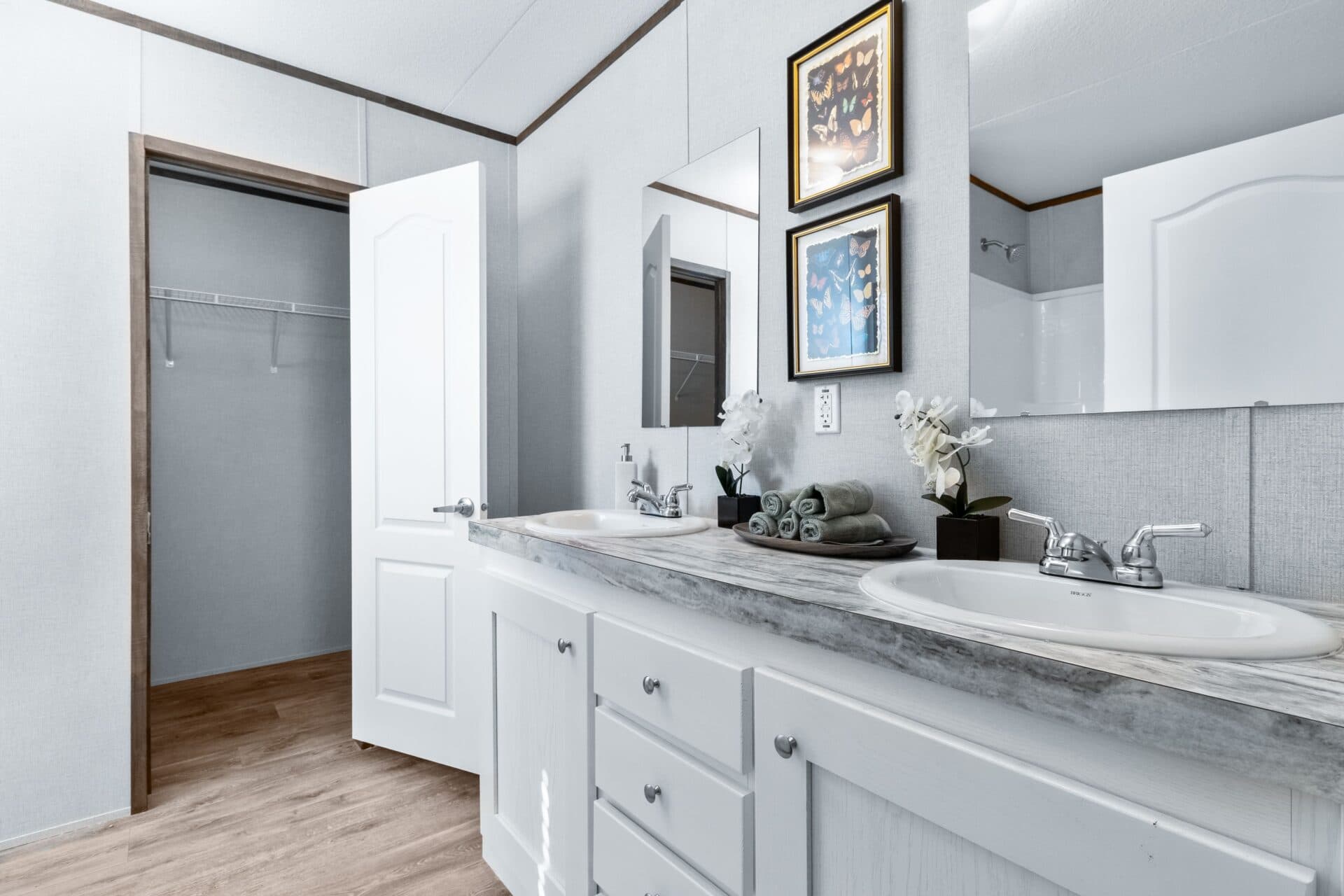 Rosewood bathroom home features