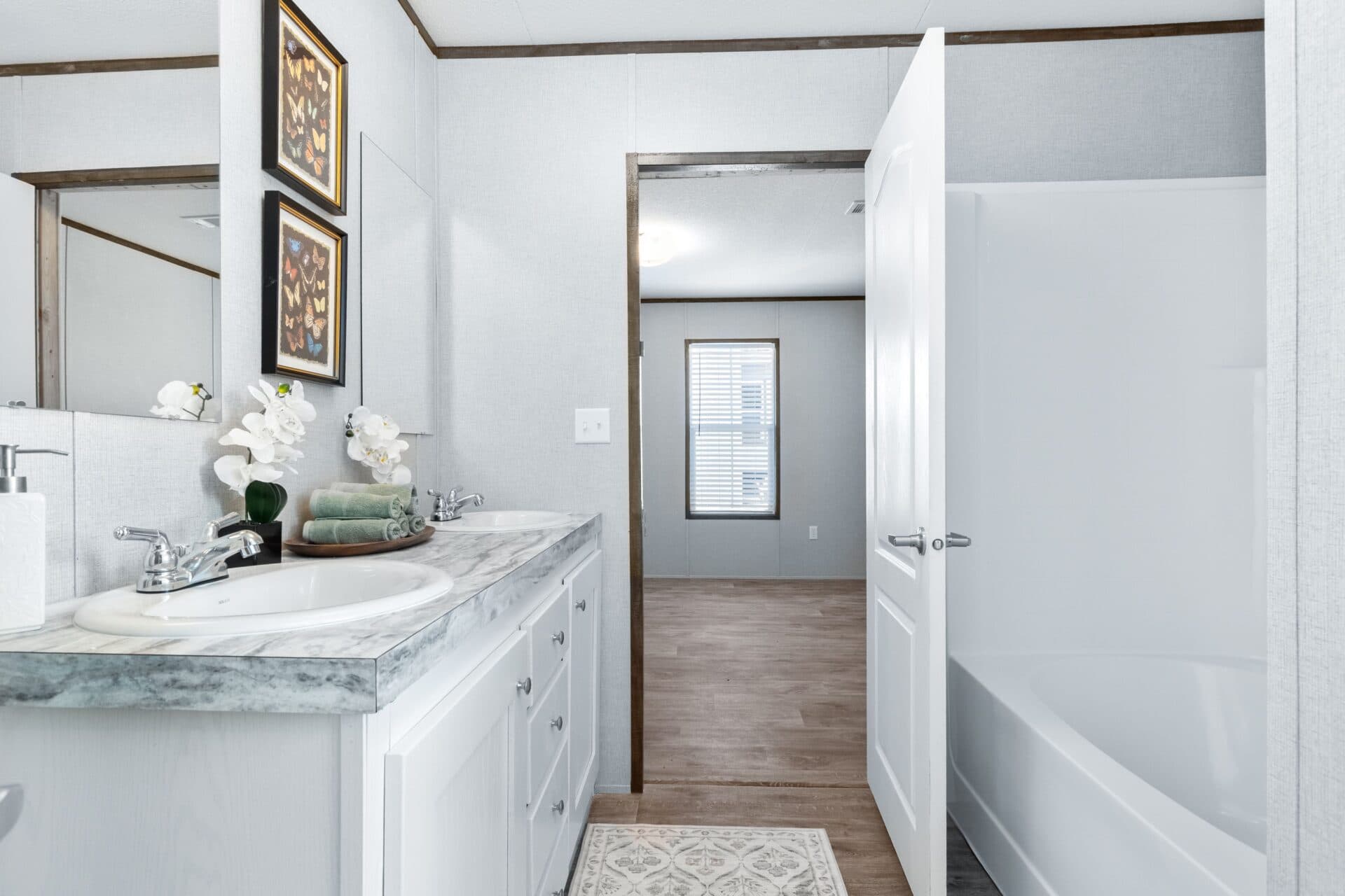 Rosewood bathroom home features