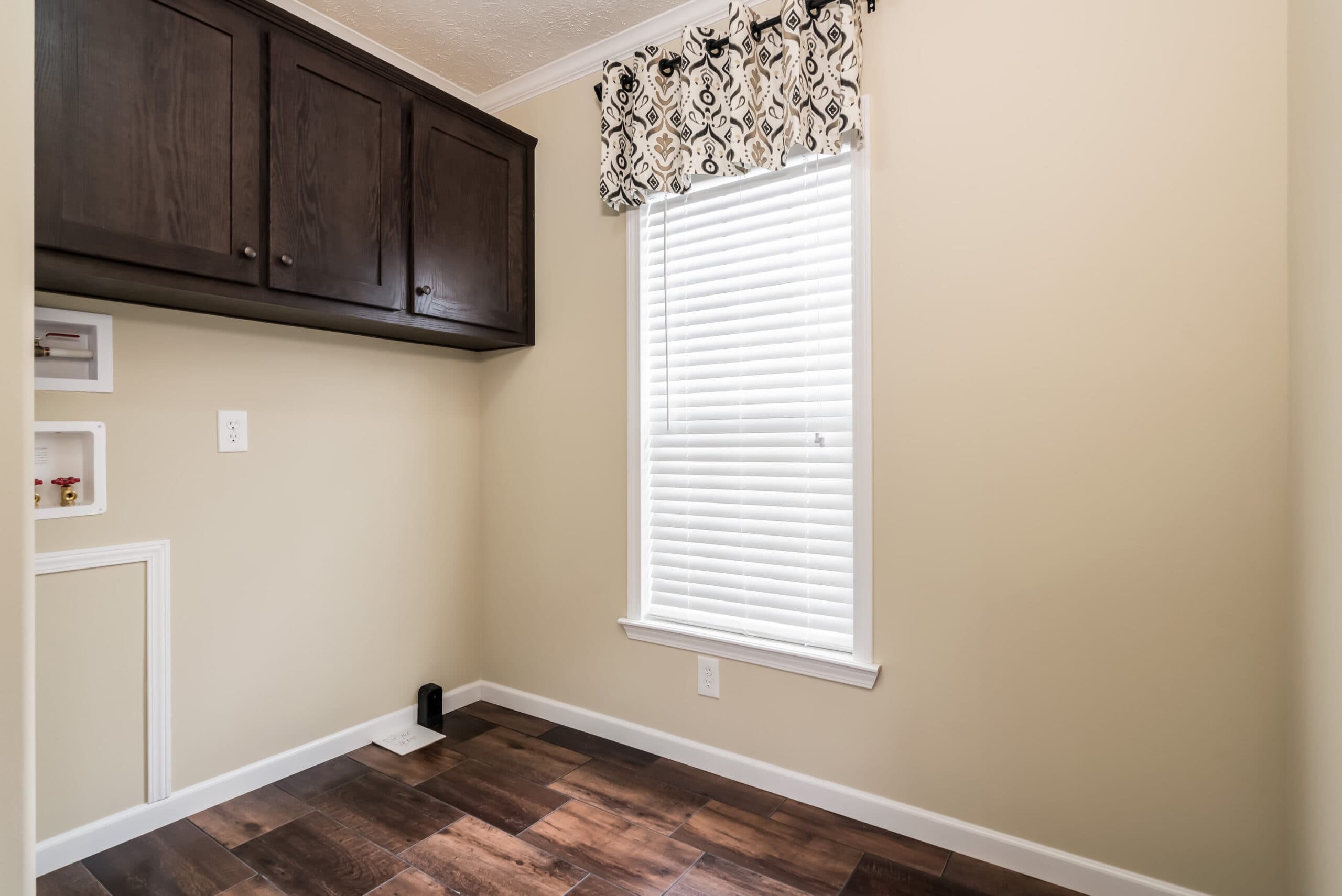 Kb-3241 interior home features