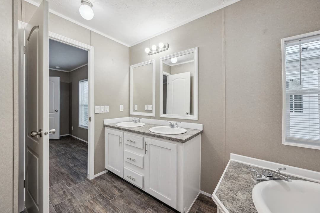 Md-102 bathroom home features