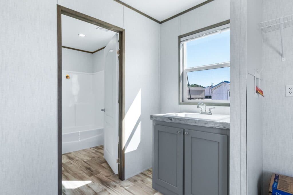 Hogan bathroom home features