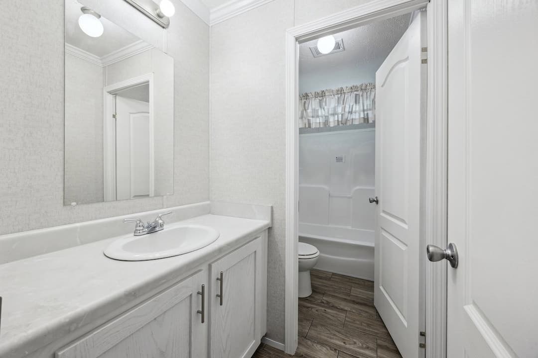 Md-10-32 lynnox bathroom home features