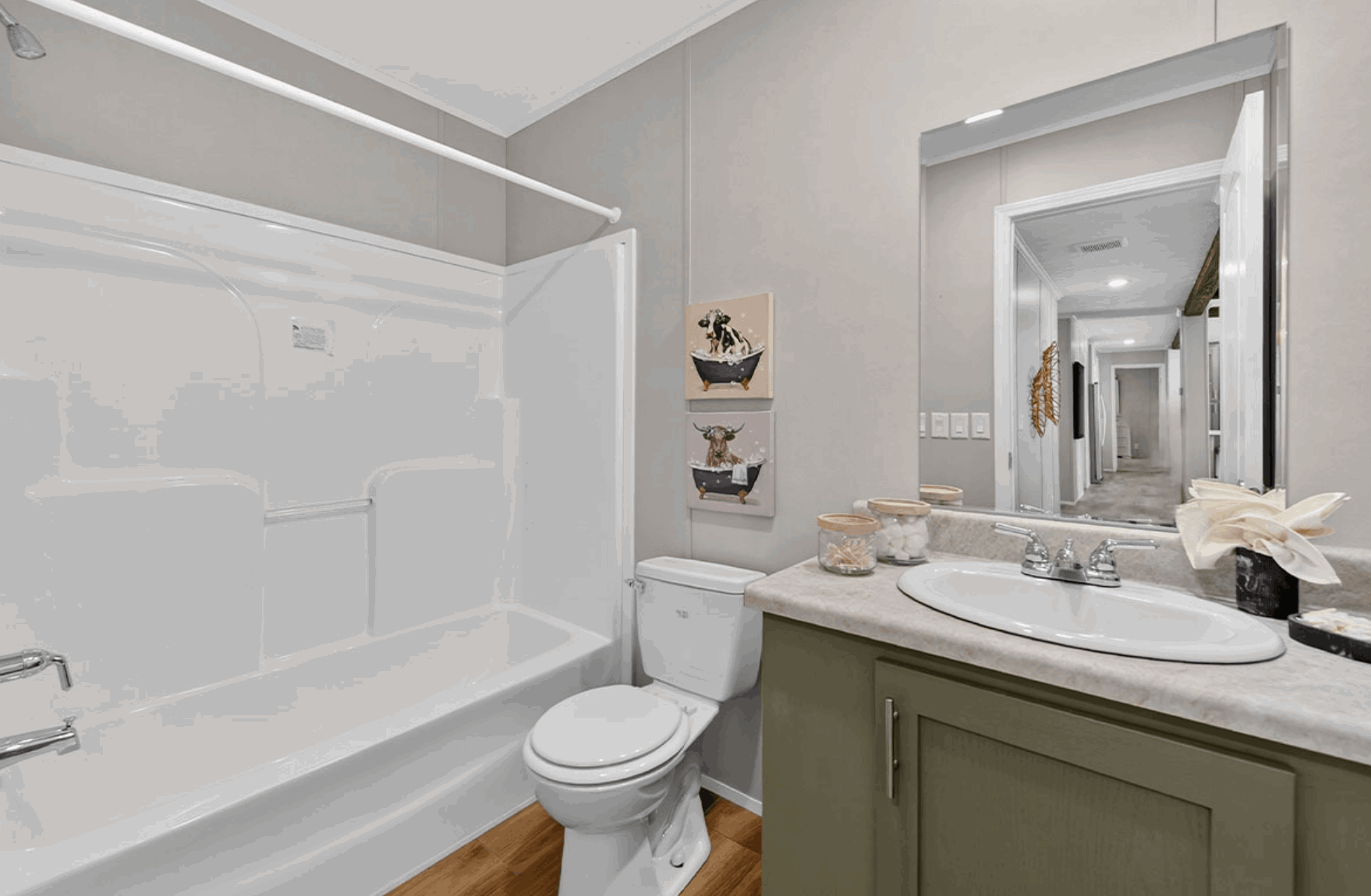 Md-64-32 windsor bathroom home features