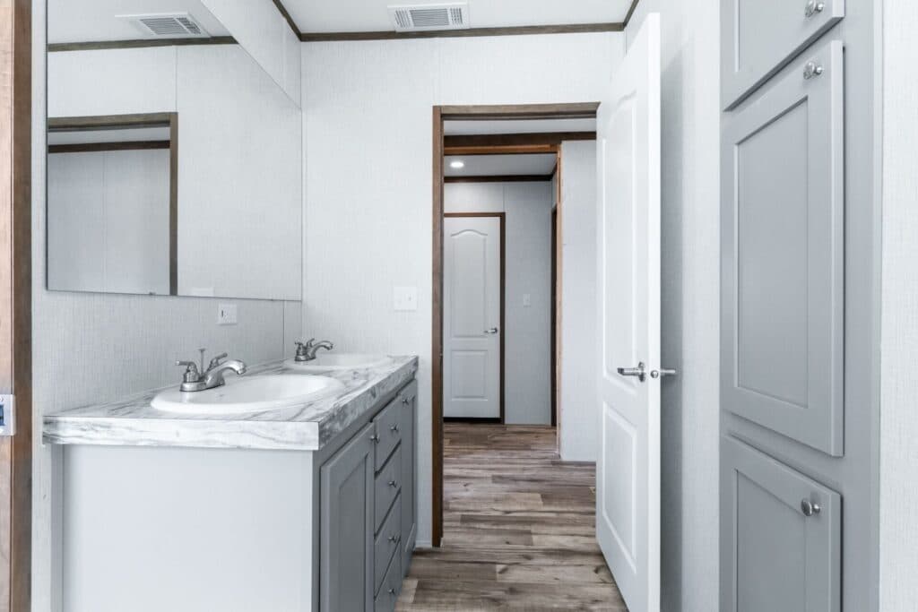 Hogan bathroom home features