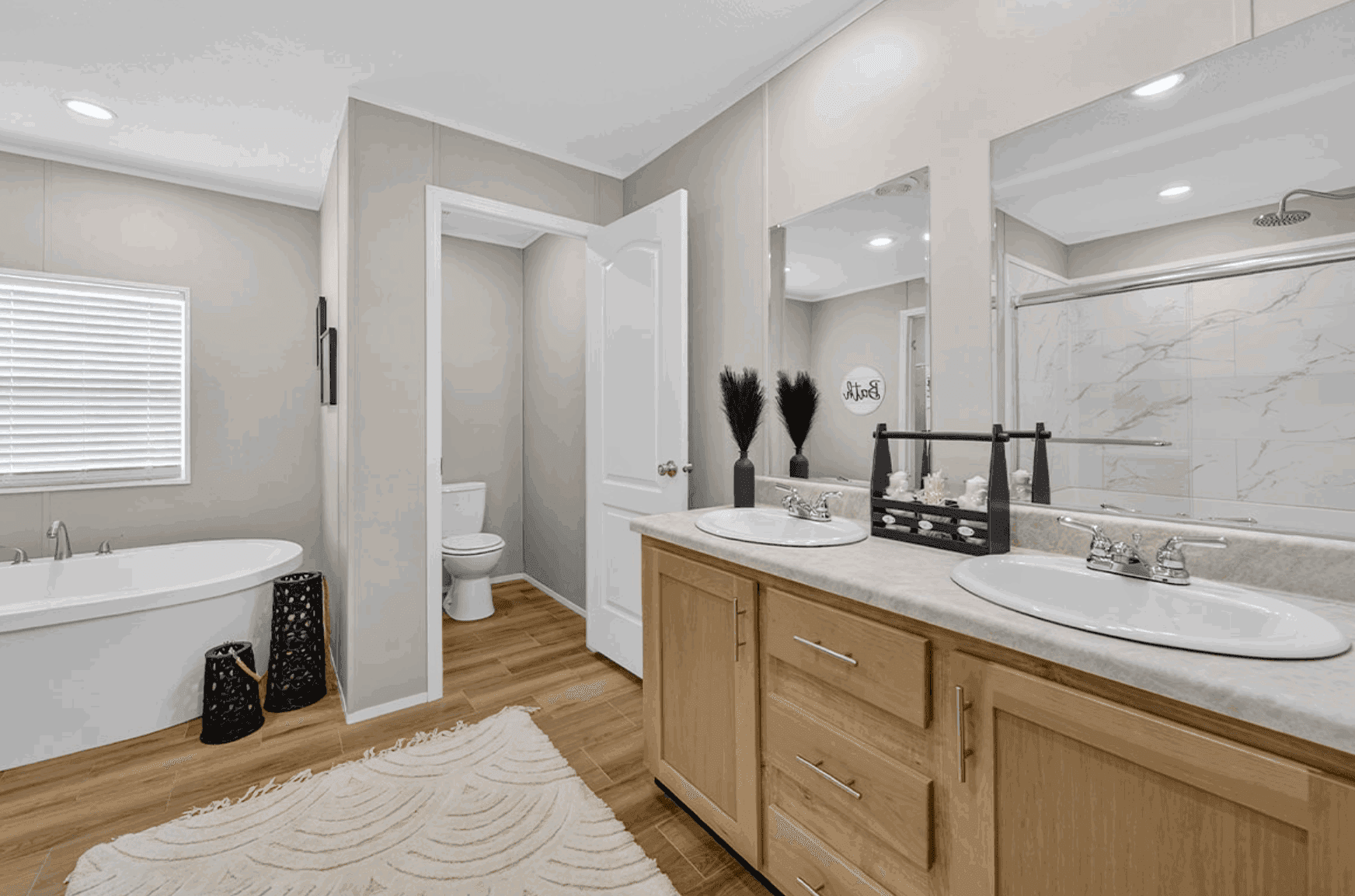 Md-64-32 windsor bathroom home features