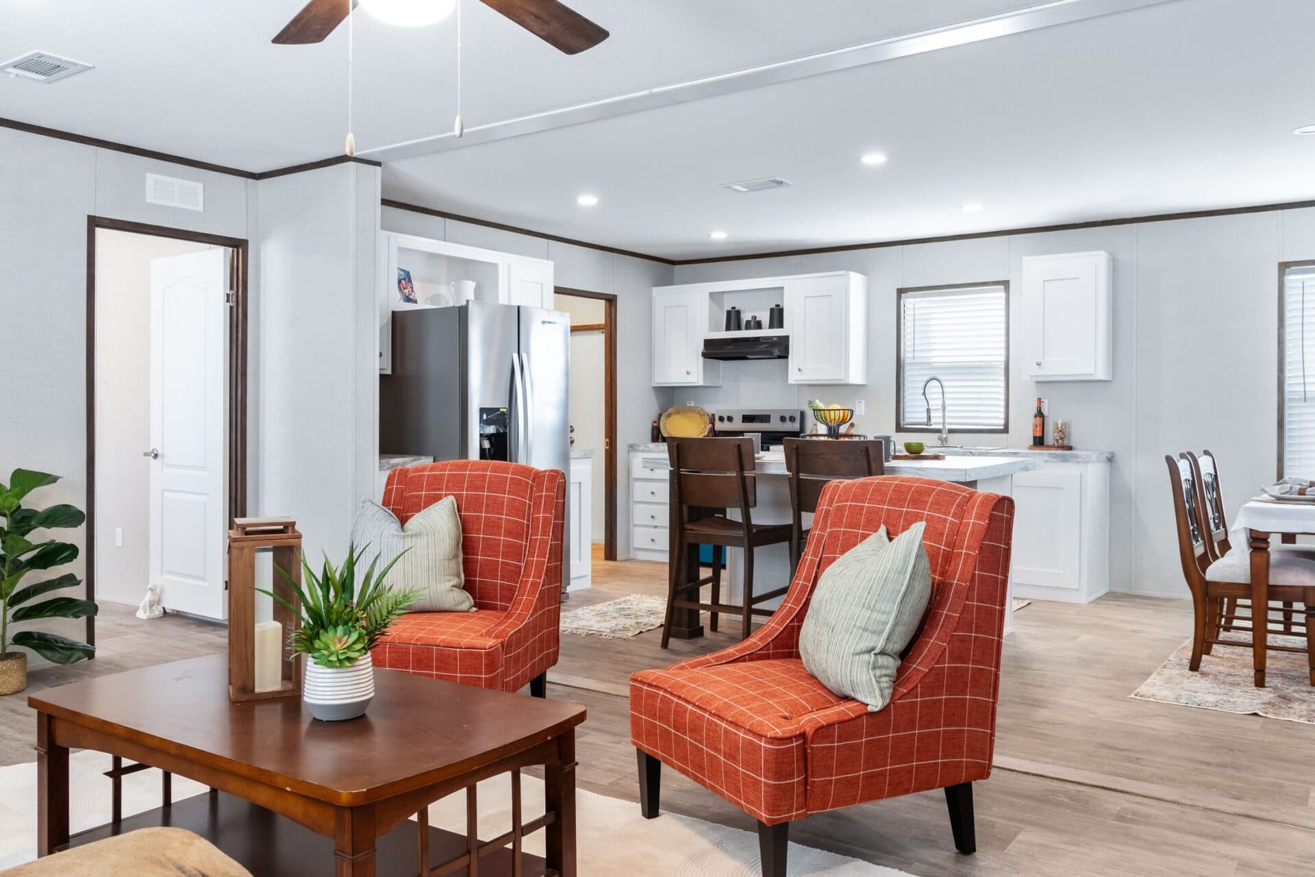 Rosewood interior home features