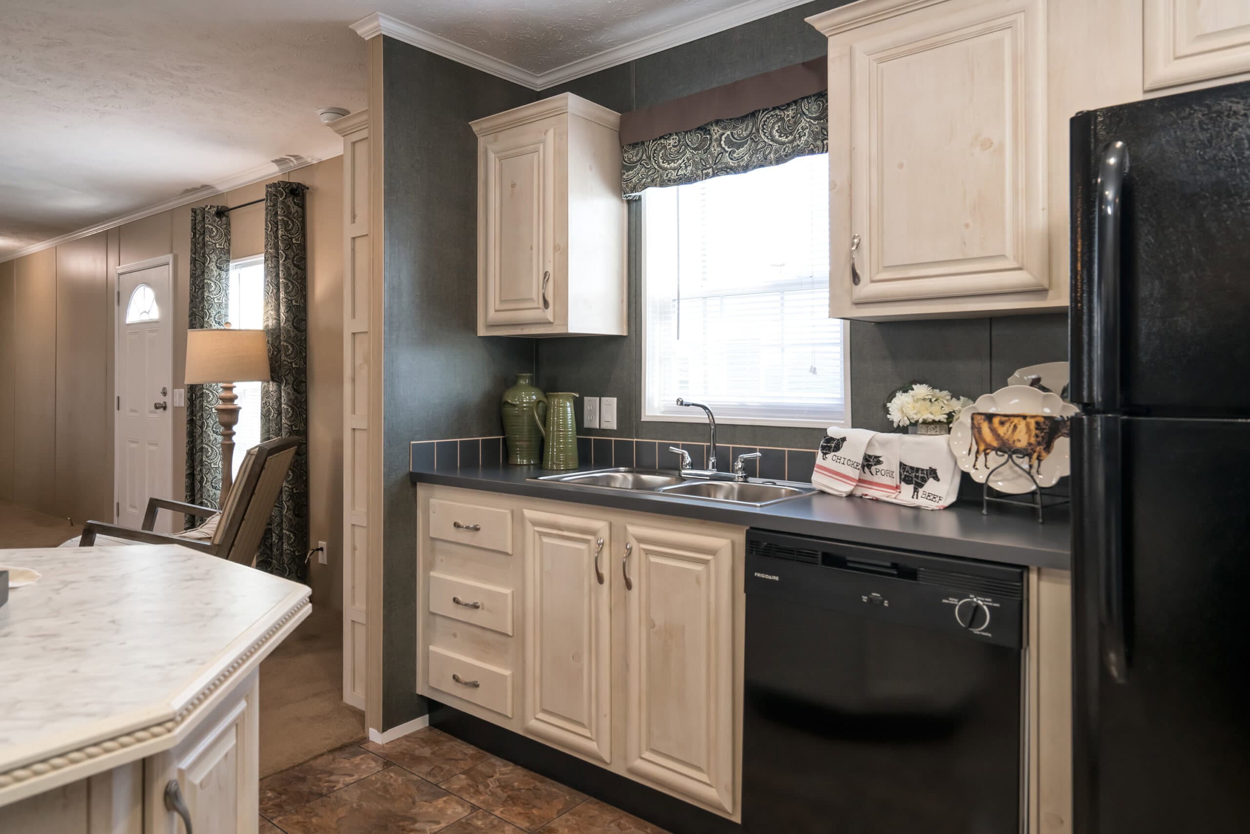Md-109 kitchen home features