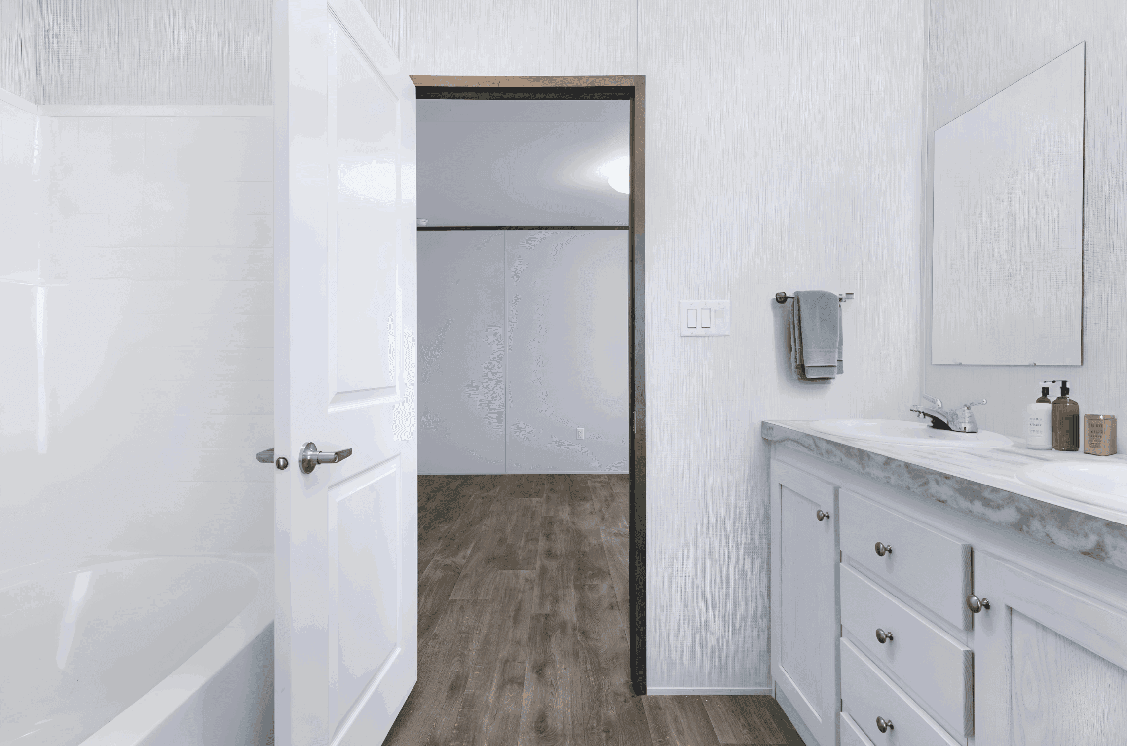 Atlantis bathroom home features