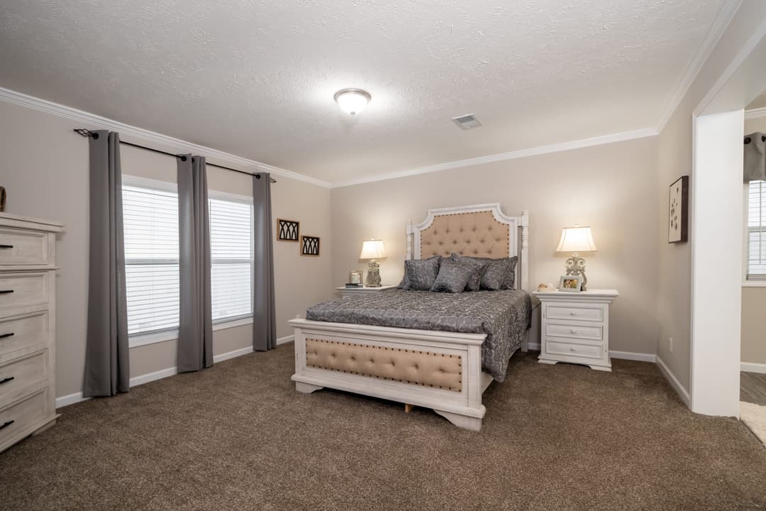 Md-54-32 the duke bedroom home features