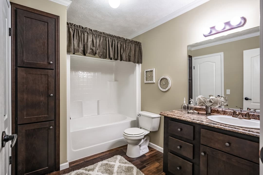 Kb-3244 bathroom home features