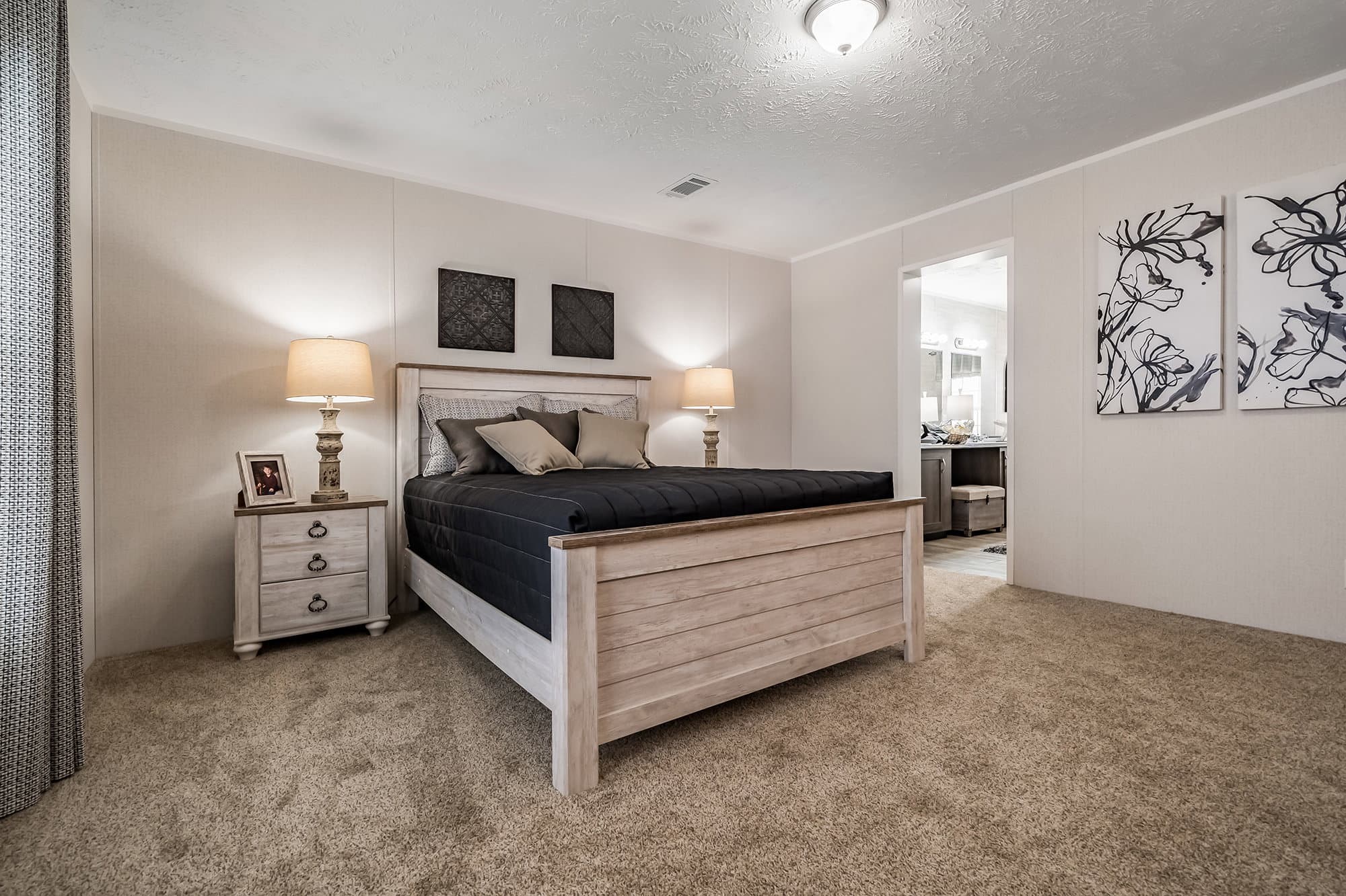 Md-41-32 bedroom home features