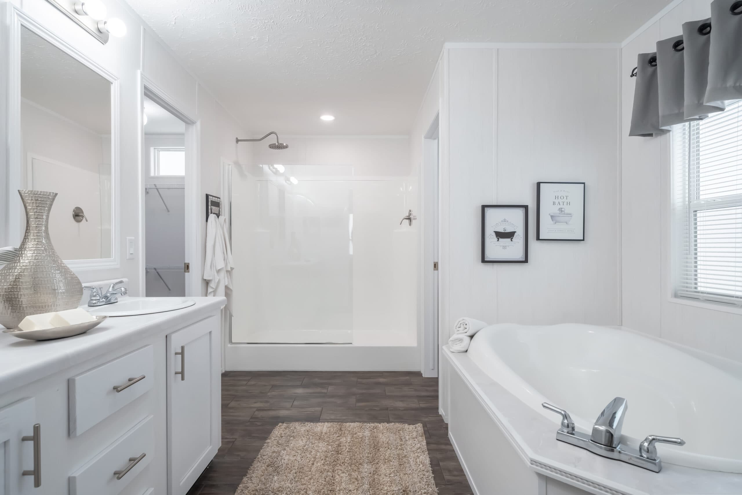 Md-53-32 bathroom home features