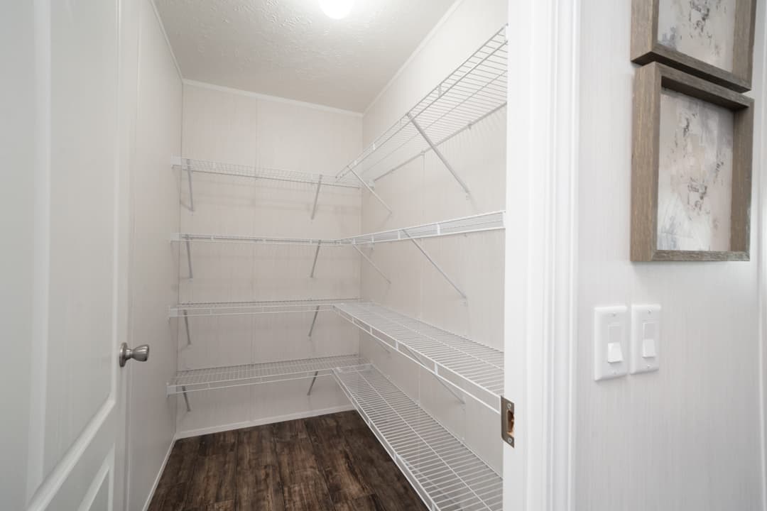 Md-53-32 interior home features