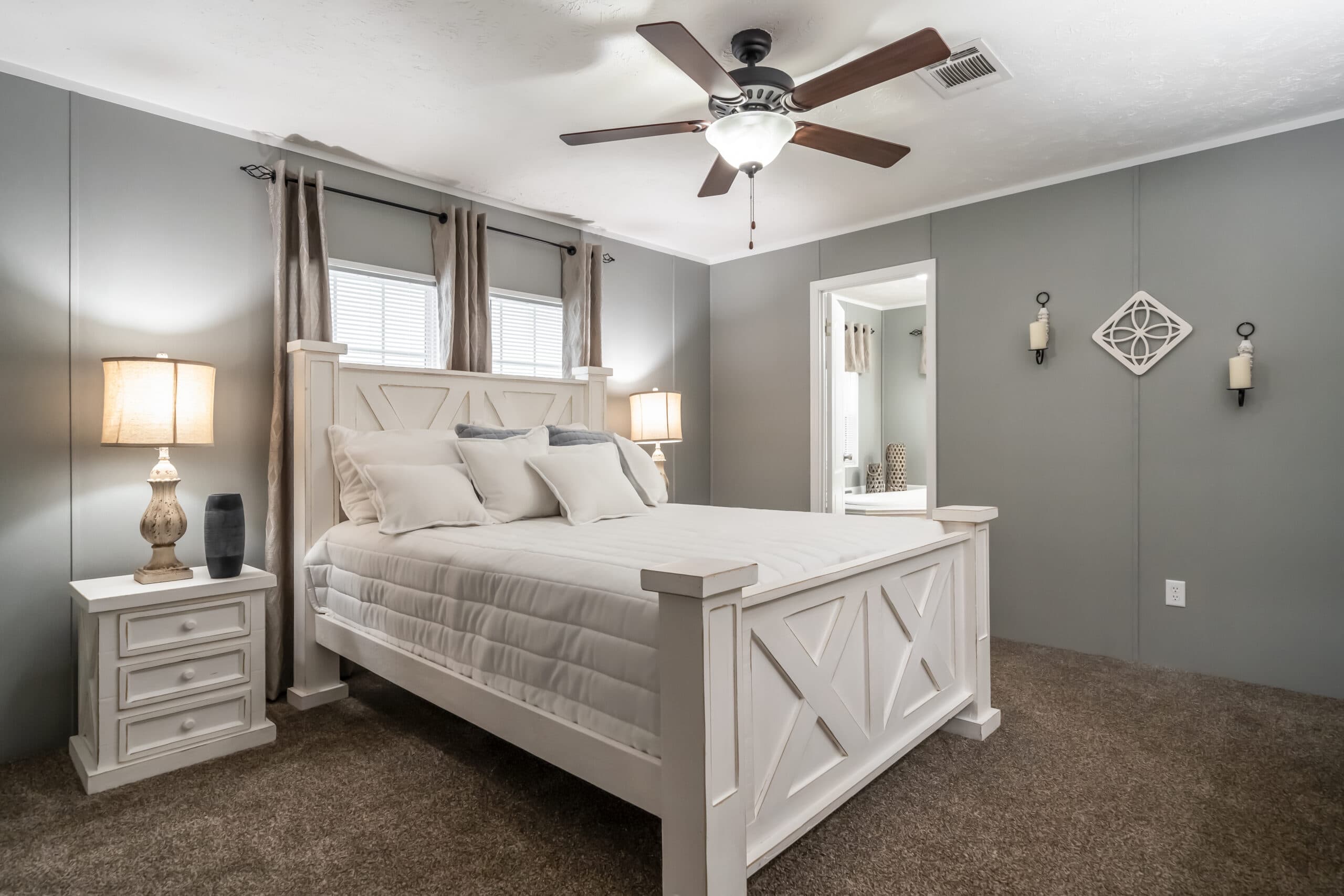 Md-50-32 bedroom home features
